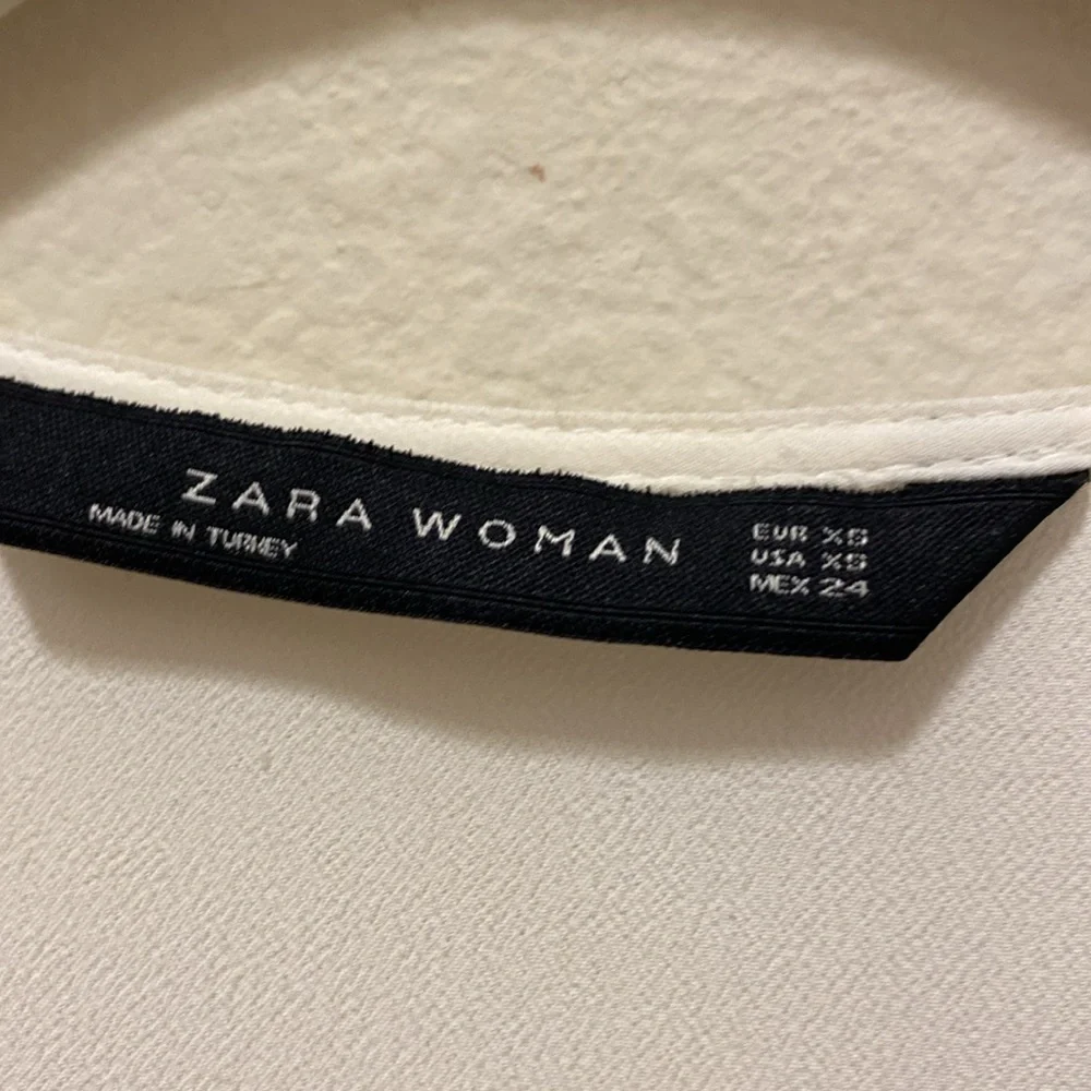 Zara white mini shirt/dress with tiers - Picture 3 of 8